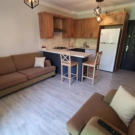 çam Ormanı Içinde Havuzlu Daire Apartamento